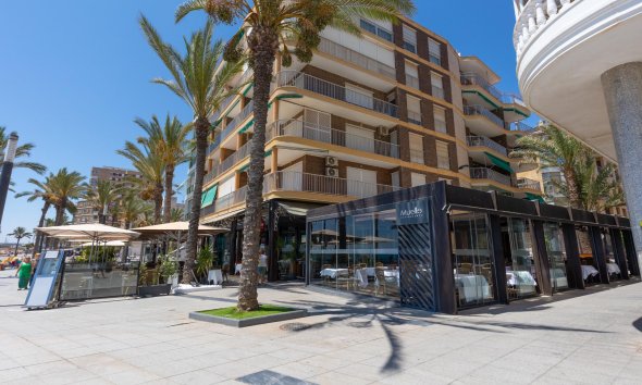 Resale - Apartment - Torrevieja - Paseo maritimo