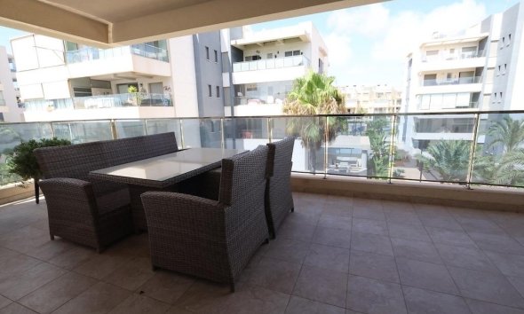 Resale - Apartment - Orihuela Costa - Los Dolses