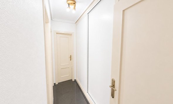 Resale - Apartment - Torrevieja - Playa de los Locos