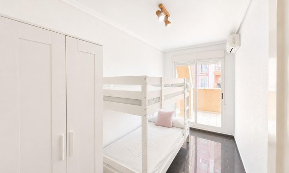 Resale - Apartment - Torrevieja - Playa de los Locos