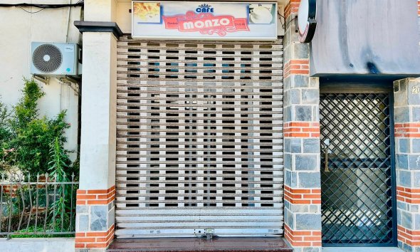 Resale - Commercial premises / Commercial unit / Retail space - Torrevieja - Centro