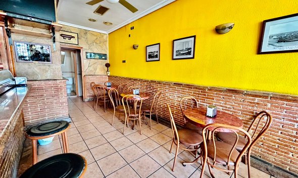 Resale - Commercial premises / Commercial unit / Retail space - Torrevieja - Centro
