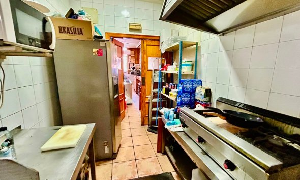 Resale - Commercial premises / Commercial unit / Retail space - Torrevieja - Centro