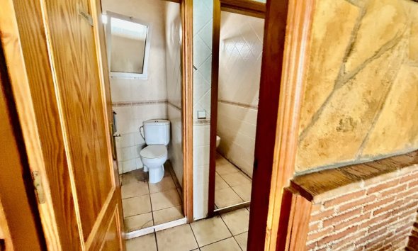 Resale - Commercial premises / Commercial unit / Retail space - Torrevieja - Centro