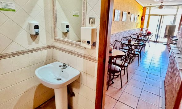 Resale - Commercial premises / Commercial unit / Retail space - Torrevieja - Centro