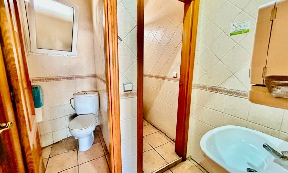 Resale - Commercial premises / Commercial unit / Retail space - Torrevieja - Centro