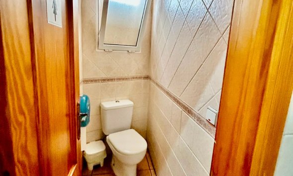 Resale - Commercial premises / Commercial unit / Retail space - Torrevieja - Centro