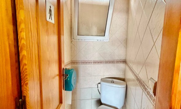 Resale - Commercial premises / Commercial unit / Retail space - Torrevieja - Centro