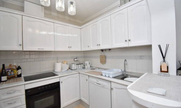 Resale - Terraced house / Townhouse - Punta Prima