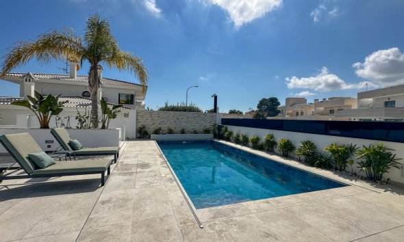 Resale - Villa - Orihuela Costa - Villamartín