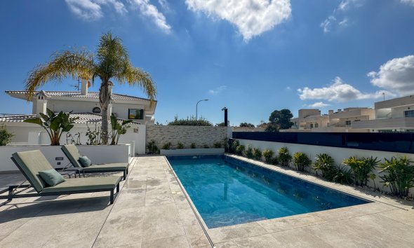 Resale - Villa - Orihuela Costa - Villamartín