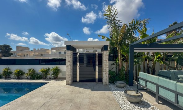 Resale - Villa - Orihuela Costa - Villamartín
