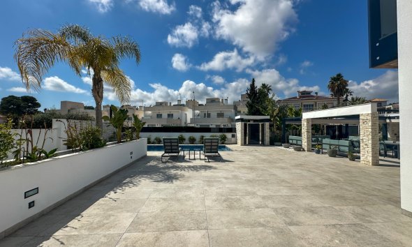Resale - Villa - Orihuela Costa - Villamartín