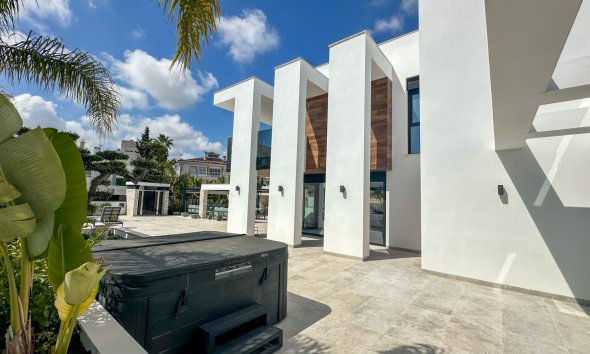 Resale - Villa - Orihuela Costa - Villamartín