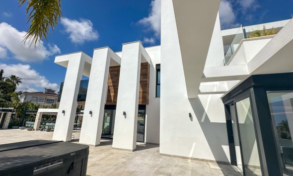 Resale - Villa - Orihuela Costa - Villamartín