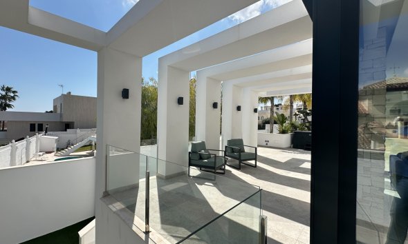 Resale - Villa - Orihuela Costa - Villamartín