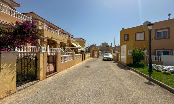 Resale - Terraced house / Townhouse - Orihuela Costa - La Regia