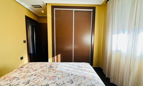 Resale - Apartment - Torrevieja - Estacion de autobuses