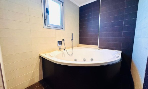 Resale - Apartment - Torrevieja - Estacion de autobuses