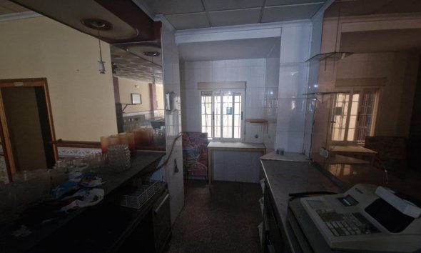 Resale - Commercial premises / Commercial unit / Retail space - Torrevieja - Playa del Cura