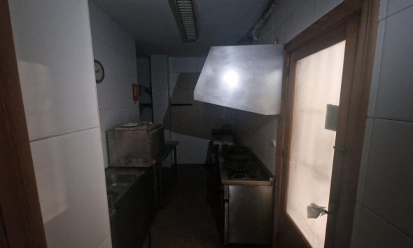 Resale - Commercial premises / Commercial unit / Retail space - Torrevieja - Playa del Cura