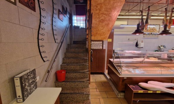 Resale - Commercial premises / Commercial unit / Retail space - Torrevieja - Estacion de autobuses