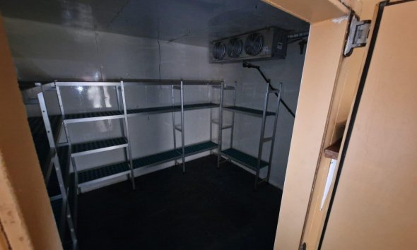Resale - Commercial premises / Commercial unit / Retail space - Torrevieja - Estacion de autobuses