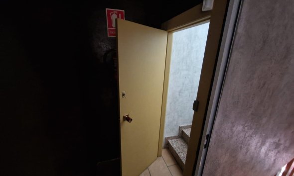 Resale - Commercial premises / Commercial unit / Retail space - Torrevieja - Estacion de autobuses