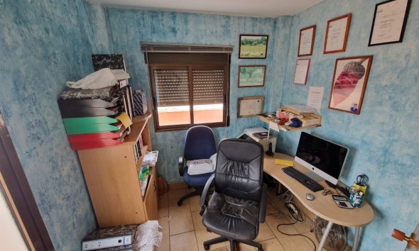 Resale - Commercial premises / Commercial unit / Retail space - Torrevieja - Estacion de autobuses