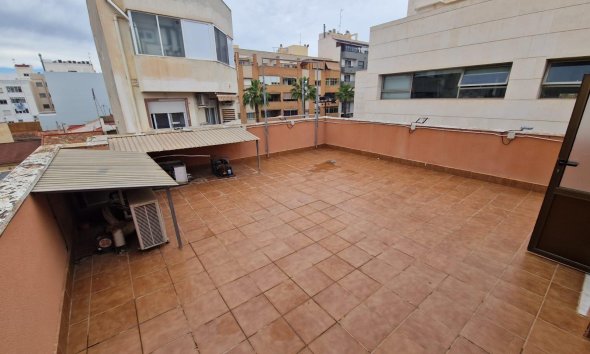 Resale - Commercial premises / Commercial unit / Retail space - Torrevieja - Estacion de autobuses