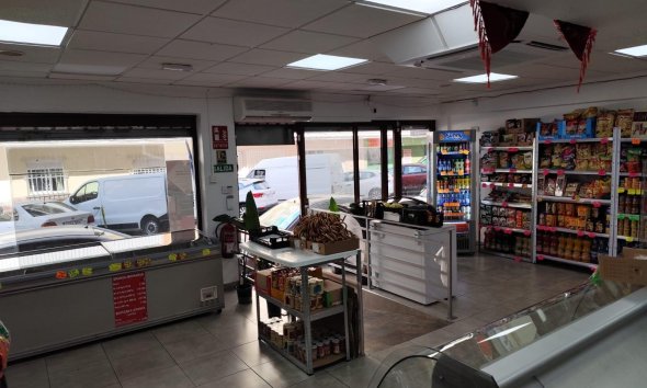 Resale - Commercial premises / Commercial unit / Retail space - Torrevieja - Estacion de autobuses