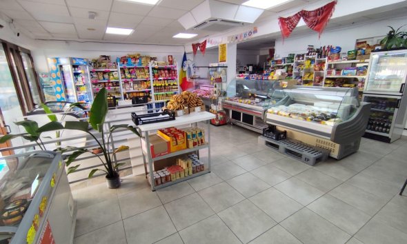 Resale - Commercial premises / Commercial unit / Retail space - Torrevieja - Estacion de autobuses