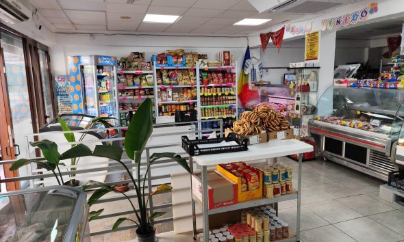 Resale - Commercial premises / Commercial unit / Retail space - Torrevieja - Estacion de autobuses