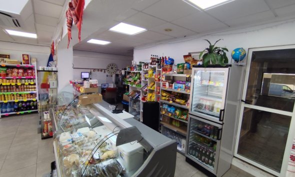 Resale - Commercial premises / Commercial unit / Retail space - Torrevieja - Estacion de autobuses