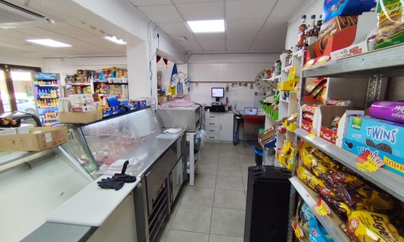 Resale - Commercial premises / Commercial unit / Retail space - Torrevieja - Estacion de autobuses