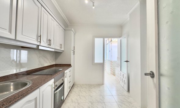 Resale - Apartment - Torrevieja - Estacion de autobuses