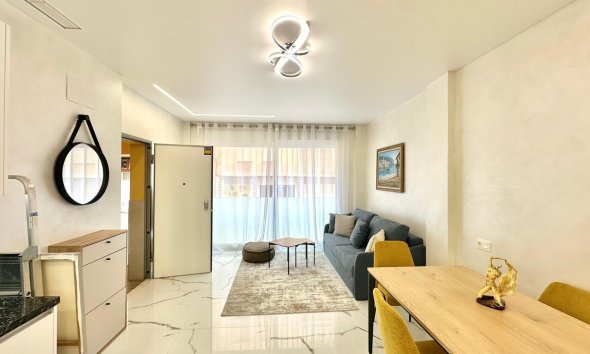 Resale - Apartment - Torrevieja - Playa del Cura