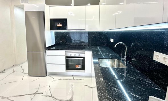 Resale - Apartment - Torrevieja - Playa del Cura