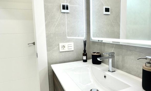 Resale - Apartment - Torrevieja - Playa del Cura