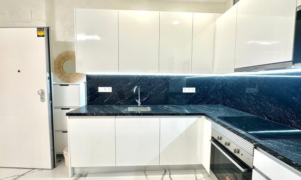 Resale - Apartment - Torrevieja - Playa del Cura