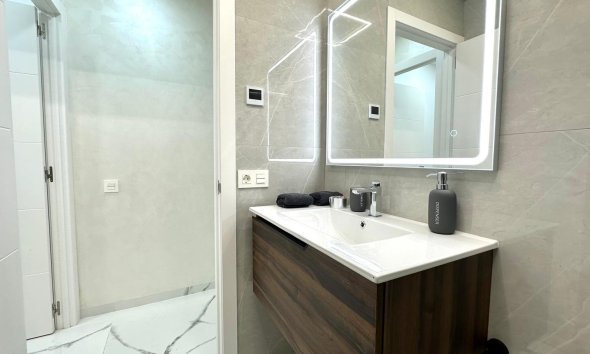 Resale - Apartment - Torrevieja - Playa del Cura