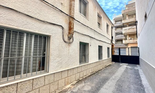 Resale - Villa - Torrevieja - Playa del Cura