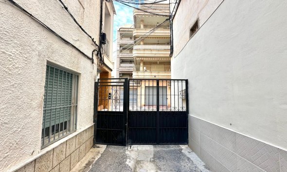 Resale - Villa - Torrevieja - Playa del Cura