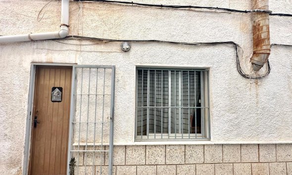 Resale - Villa - Torrevieja - Playa del Cura