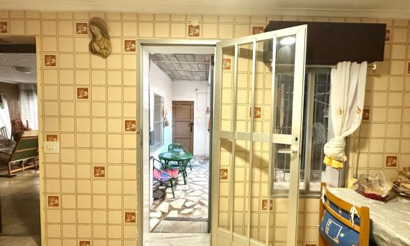 Resale - Villa - Torrevieja - Playa del Cura
