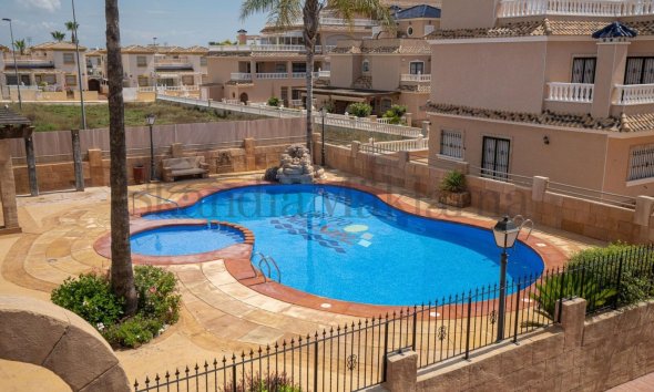 Resale - Terraced house / Townhouse - Orihuela Costa - Los Dolses
