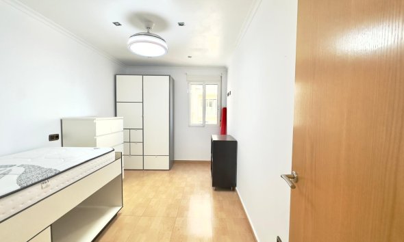 Resale - Apartment - Torrevieja - Centro