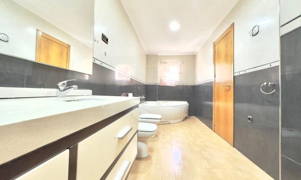 Resale - Apartment - Torrevieja - Centro