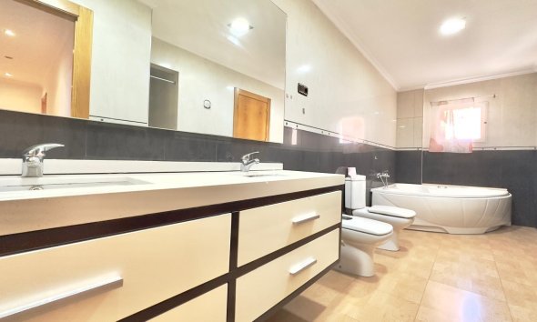 Resale - Apartment - Torrevieja - Centro