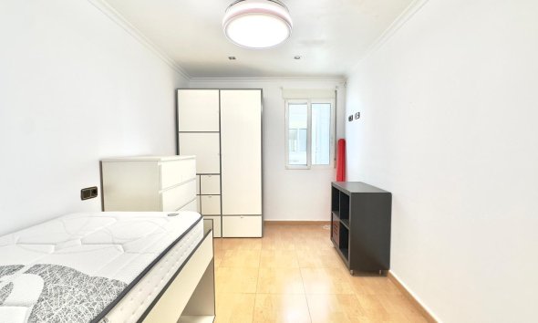 Resale - Apartment - Torrevieja - Centro